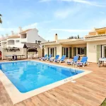 Villa Sarana By *